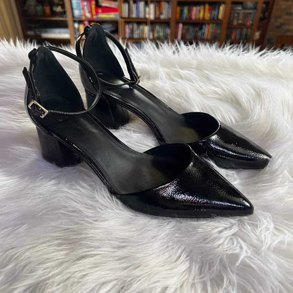 GORGEOUS ASOS SHINY BLACK LOW HEEL WITH GOLD ACCENT. SIZE 9.